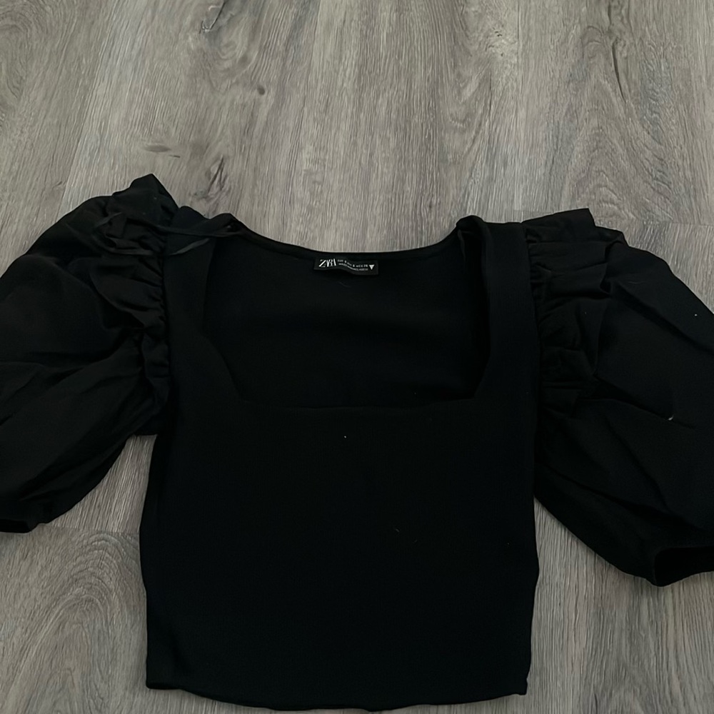 Zara puffy sleeve top